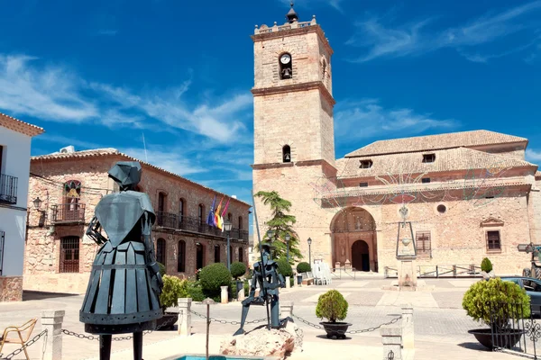 EL TOBOSO, ESPAÑA - 23 DE AGOSTO: Esculturas Don Quijote y Dulcine — Foto de Stock