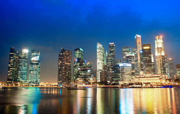 SINGAPORE - JANUARY 23: A business center is located along the Singapore River and Marina Bay, January 23, 2014.Singapur one of the largest financial centers in the world.