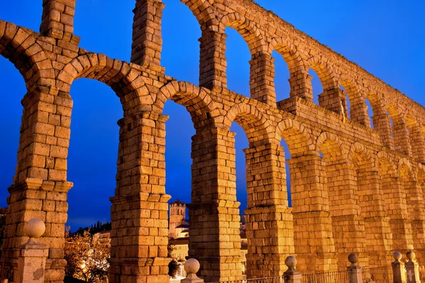 Aqueduto romano na cidade de Segóvia, Espanha — Fotografia de Stock