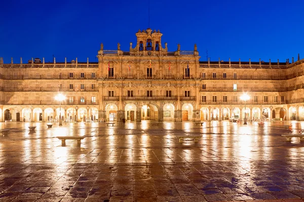 Náměstí Plaza Mayor v noci, Salamanca, Španělsko — Stock fotografie