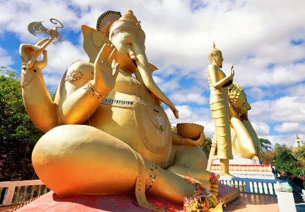 Escultura de una criatura mítica. Temple Mok Khan Lan. Chom Thon. —  Fotos de Stock