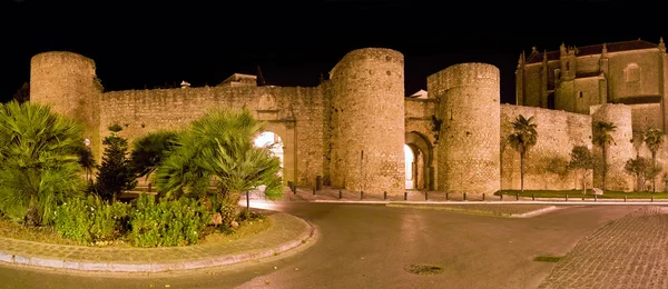 Evening view of citywall and Church of Holy Spirit. Ronda, Spain — Stock fotografie