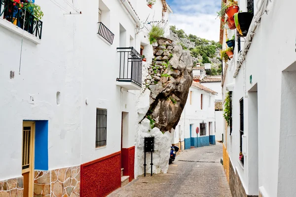 "house on the rock," rock Becerra, Ubrique, Andalusia, Province — Stock Photo, Image