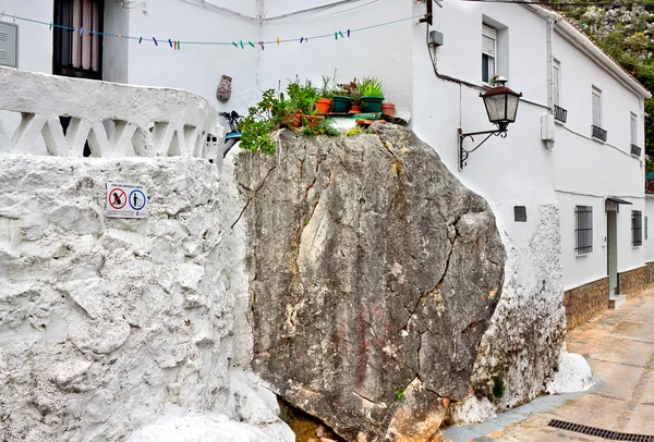"kaya üzerinde ev," rock Becerra, Ubrique, Endülüs, İl — Stok fotoğraf