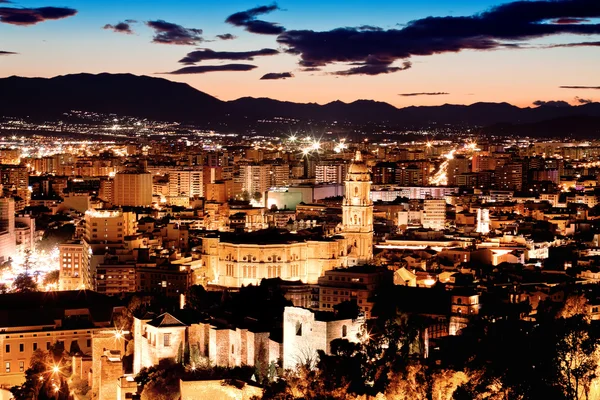 Blick über Malaga bei Nacht Andalusien Spanien — Stockfoto