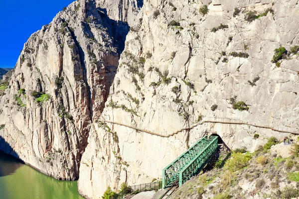 Railroad near Royal Trail (El Caminito del Rey) in gorge Chorro, — Stock Photo, Image