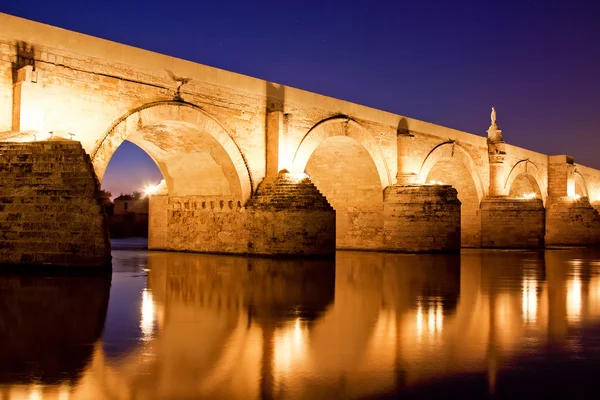 Římský most a Guadalquivir řeka, Cordoba, Španělsko — Stock fotografie