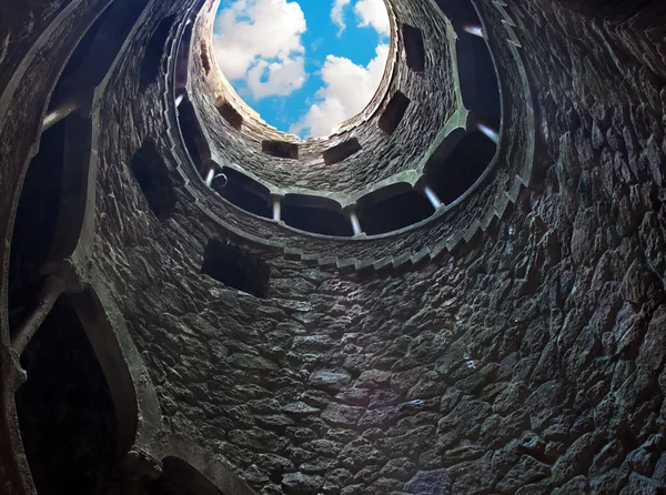 Τεκτονικές έναρξη καλά στο quinta da regaleira, sintra, Πορτογαλία — Φωτογραφία Αρχείου