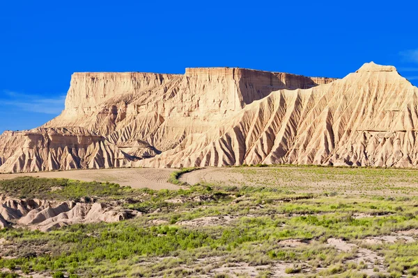 Berget castildetierra i naturparken bardenas reales, navarra, — Stockfoto