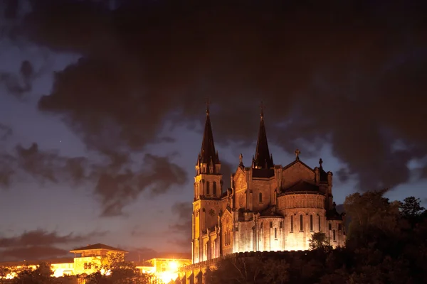 Basiliek van santa maria, covadonga, asturias, Spanje — Stockfoto