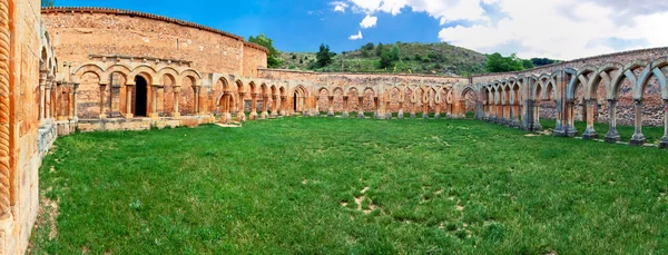 Krużganek klasztoru San Juan de Duero w Soria. Hiszpania — Zdjęcie stockowe