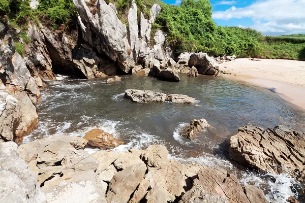 Plage Gulpiyuri, Asturies, Espagne — Photo