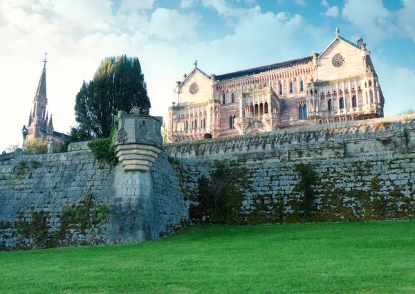 Palazzo Sobrellano, Comillas, Cantabria, Spina — Foto Stock