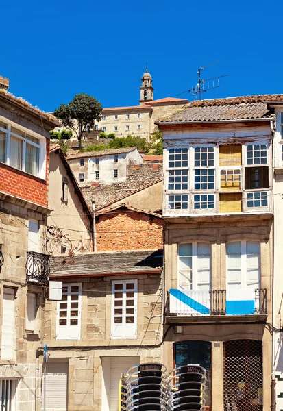 Houses and castle Lemos in Monforte de Lemos, Galicia, Spain — Stock Photo, Image