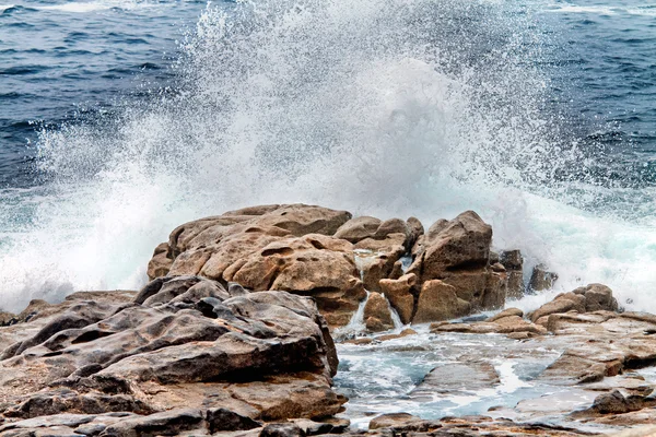 Dalga ve su sıçramalarına Coast of Death, Galiçya, İspanya — Stok fotoğraf