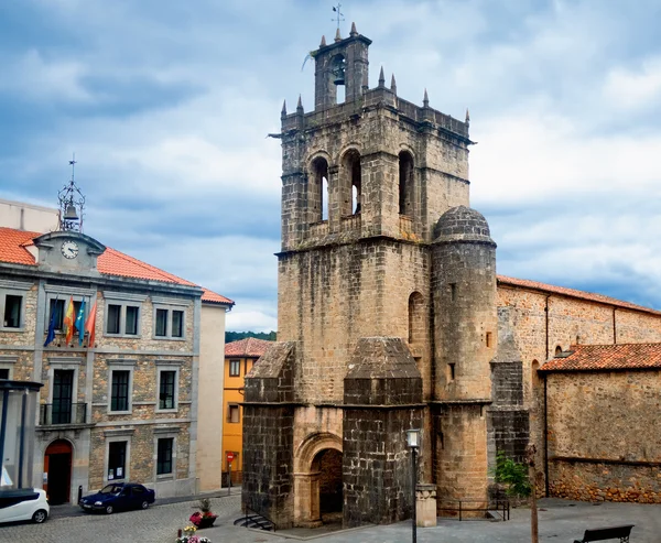 Collégiale de Santa Maria la Mayor Chuch à Salas. Oviedo — Photo