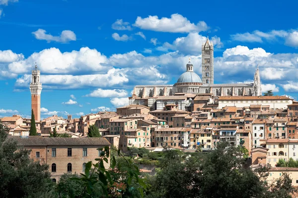 Vista del casco antiguo medieval de Siena, Italia — Foto de Stock