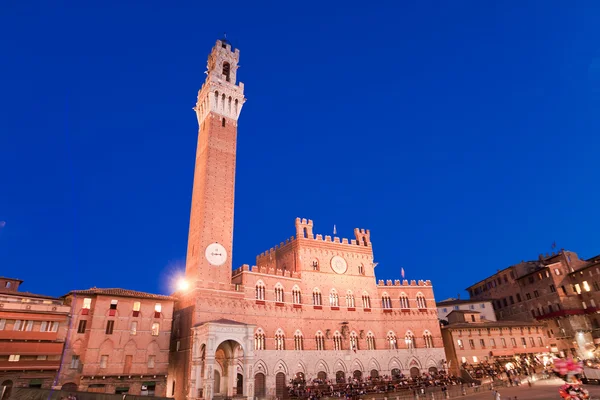 Plaza Campo y Torre Mangia, Siena, Italia — Foto de Stock