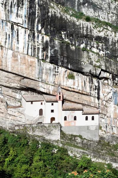 Ermita de San Columbano. Rovereto, provincia de Trentino-Alto — Foto de Stock