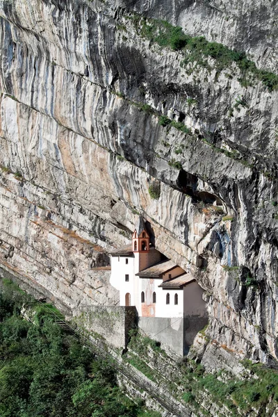 Ermita de San Columbano. Rovereto, provincia de Trentino-Alto — Foto de Stock