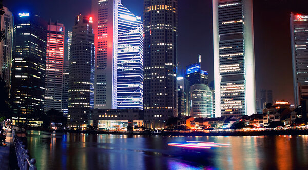 SINGAPORE - JANUARY 22: A business center is located along Singapore River and Gulf of Marina, January 22, 2014.Singapur one of largest financial centers in world.