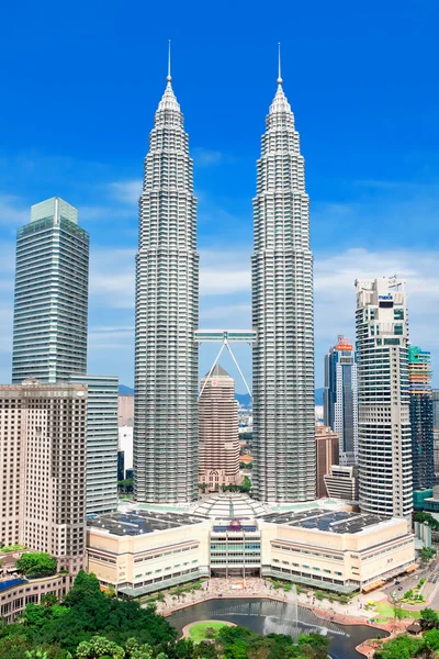 Petronas Twin Towers w dzień w Kuala Lumpu Obrazek Stockowy