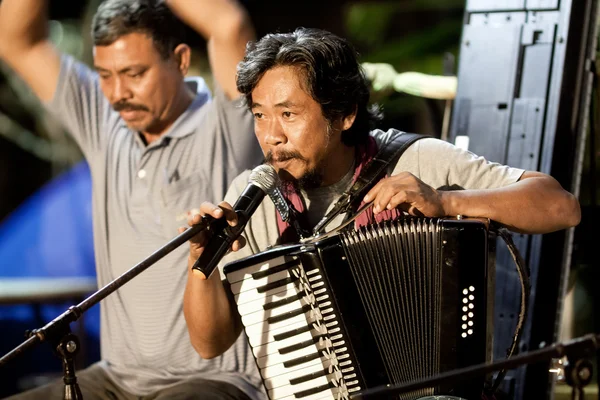 民间传说乐队表演在泰国甲米，每年的音乐节 图库图片