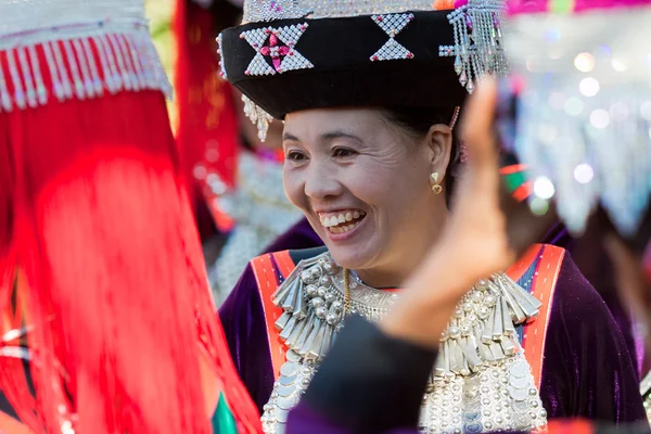 Ženy v národních krojích během jara (čínský Nový rok) v obci Lisu, provincie Mae Hong Son, Thajsko — Stock fotografie