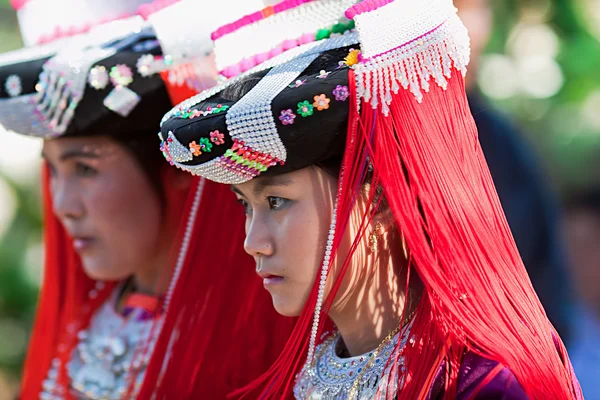 Ženy v národních krojích během jara (čínský Nový rok) v obci Lisu, provincie Mae Hong Son, Thajsko — Stock fotografie