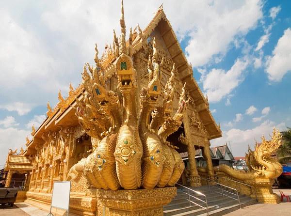 Dragon sculpture at entrance to temple Sri Pan Ton, Province Nan, Thailand — 图库照片