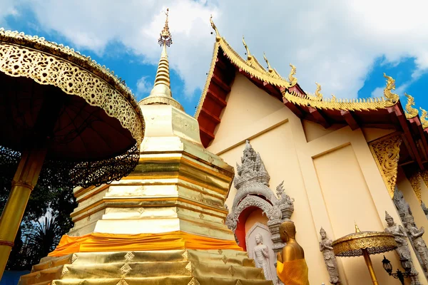 Templo Phra That Doi Tung, Mae Sai, Chiang Rai, Tailandia —  Fotos de Stock