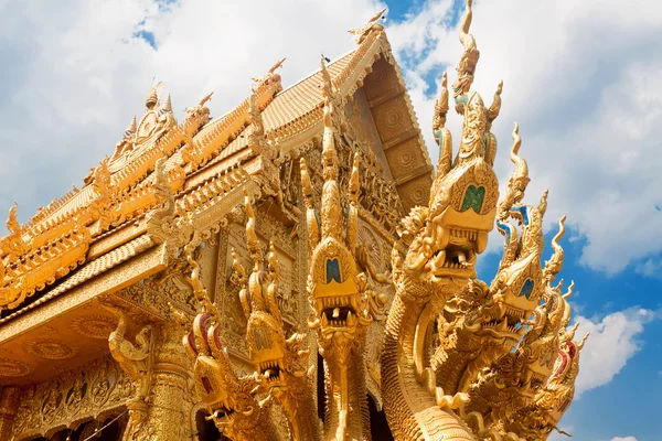 Dragon sculpture at entrance to temple Sri Pan Ton, Province Nan, Thailand — 图库照片