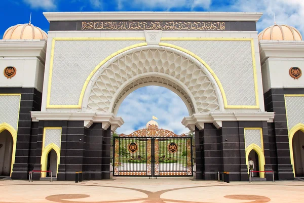 Portão do Palácio Real Istana Negara (Istana Negara), Kuala Lumpur — Fotografia de Stock