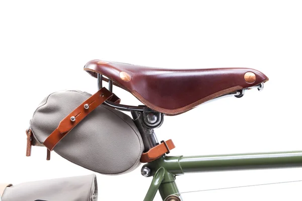 Стильний старовинний велосипедний сідло — стокове фото