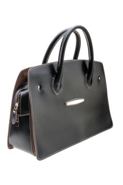 Beyaz arka plan üzerinde izole siyah bayan çanta.