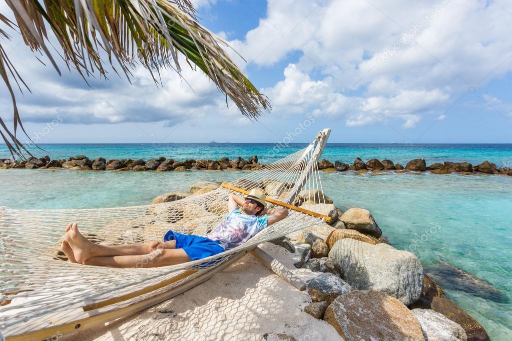 El aborto. ¿Crimen o un derecho? - Página 17 Depositphotos_106657642-stock-photo-man-relaxing-in-a-hammock