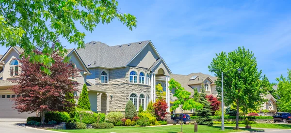 Maisons de luxe en Amérique du Nord — Photo