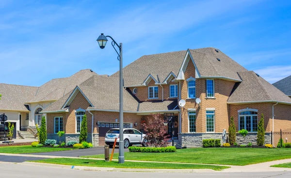 Maisons de luxe en Amérique du Nord — Photo