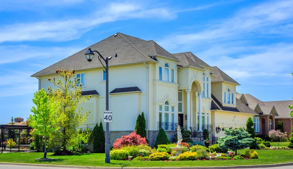 Maisons de luxe en Amérique du Nord — Photo