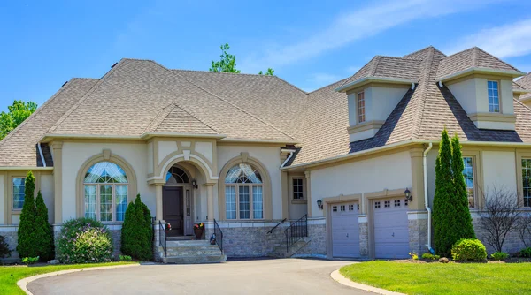 Maisons de luxe en Amérique du Nord — Photo