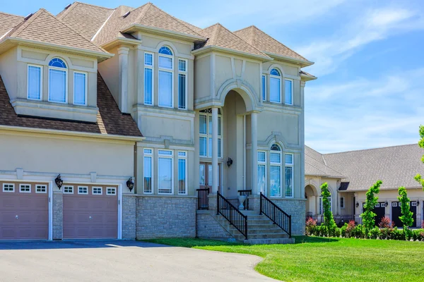 Maisons de luxe en Amérique du Nord — Photo