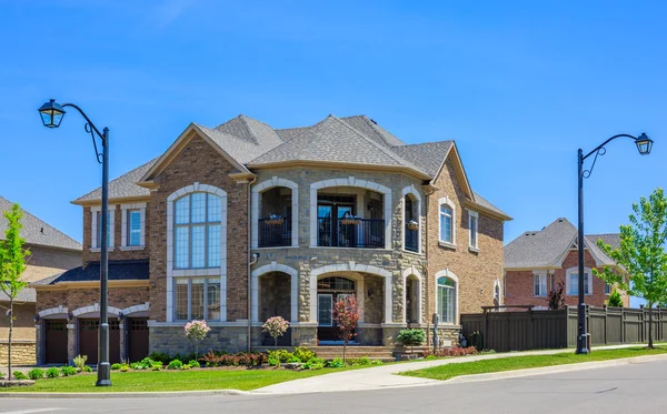 Maisons de luxe en Amérique du Nord — Photo