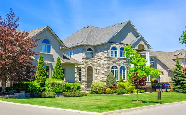 Maisons de luxe en Amérique du Nord — Photo