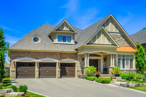 Maisons de luxe en Amérique du Nord — Photo