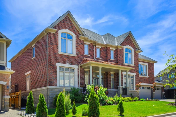 Casa de lujo construida a medida en los suburbios de Toronto, Canadá . —  Fotos de Stock