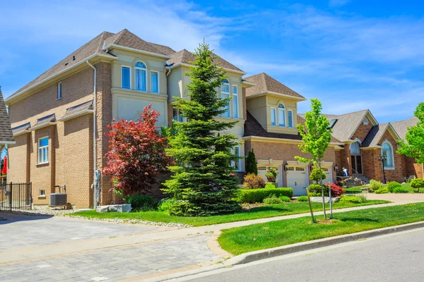 Custom built luxury house in the suburbs of Toronto, Canada. — Stock Photo, Image