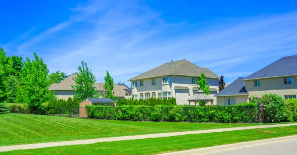 Casa de lujo construida a medida en los suburbios de Toronto, Canadá . — Foto de Stock