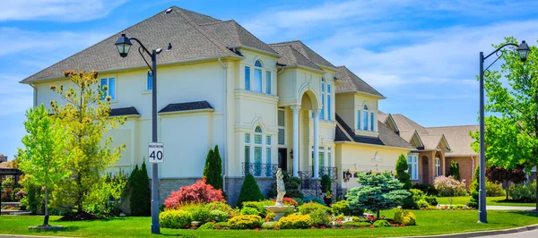 Maisons de luxe en Amérique du Nord — Photo