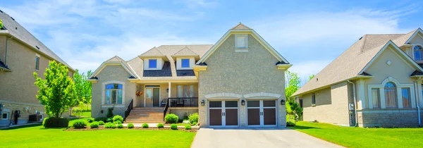 Maßgeschneidertes Luxushaus in den Vororten von Toronto, Kanada. — Stockfoto