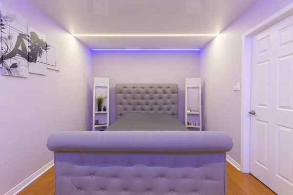 Dormitorio Principal Moderno Con Chirrido Diseño Luz Led —  Fotos de Stock